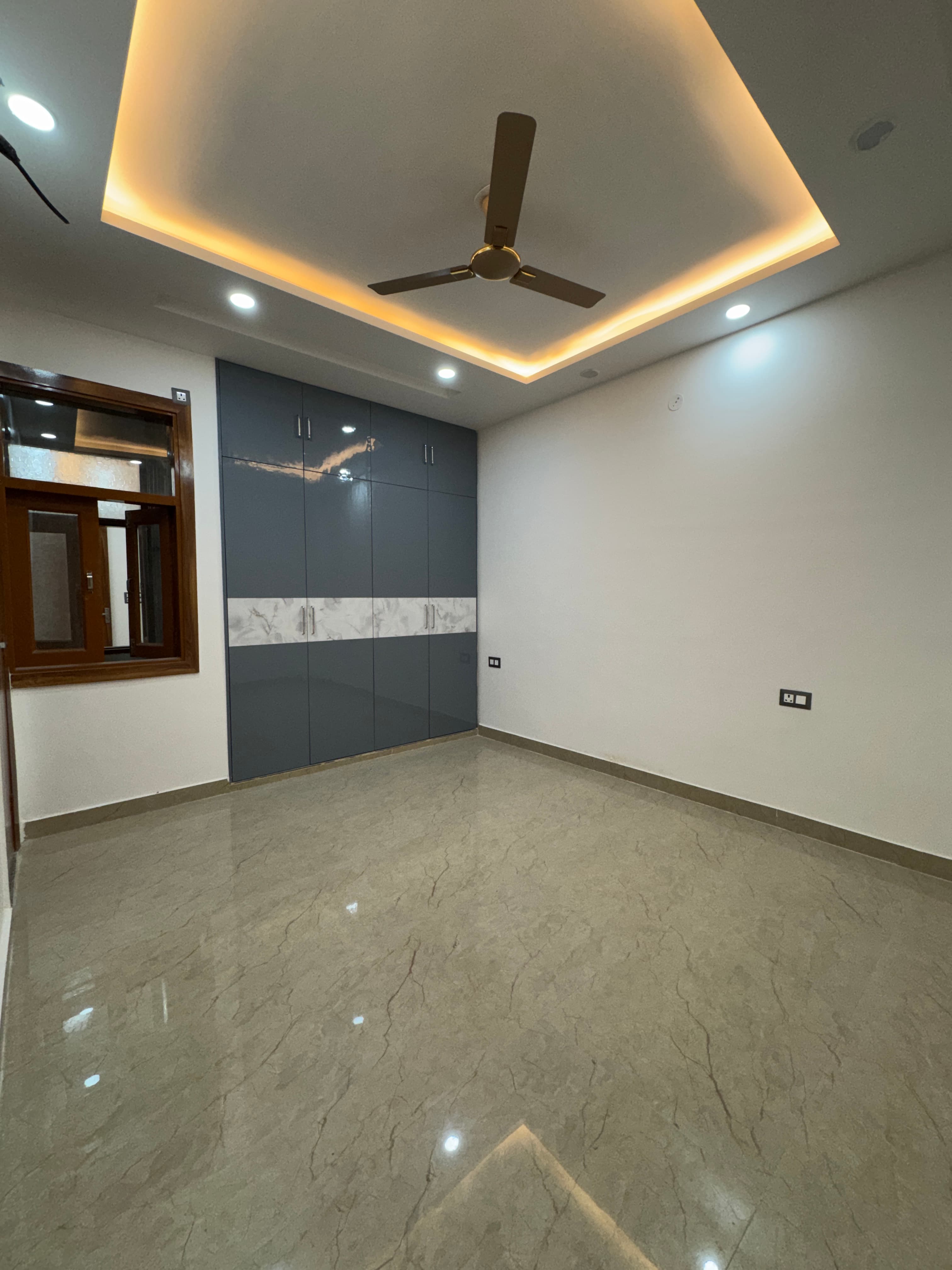 Ready to Move 3BHK Semi Furnished Flat in Dwarka Delhi | 100m from Metro thumbnail 4