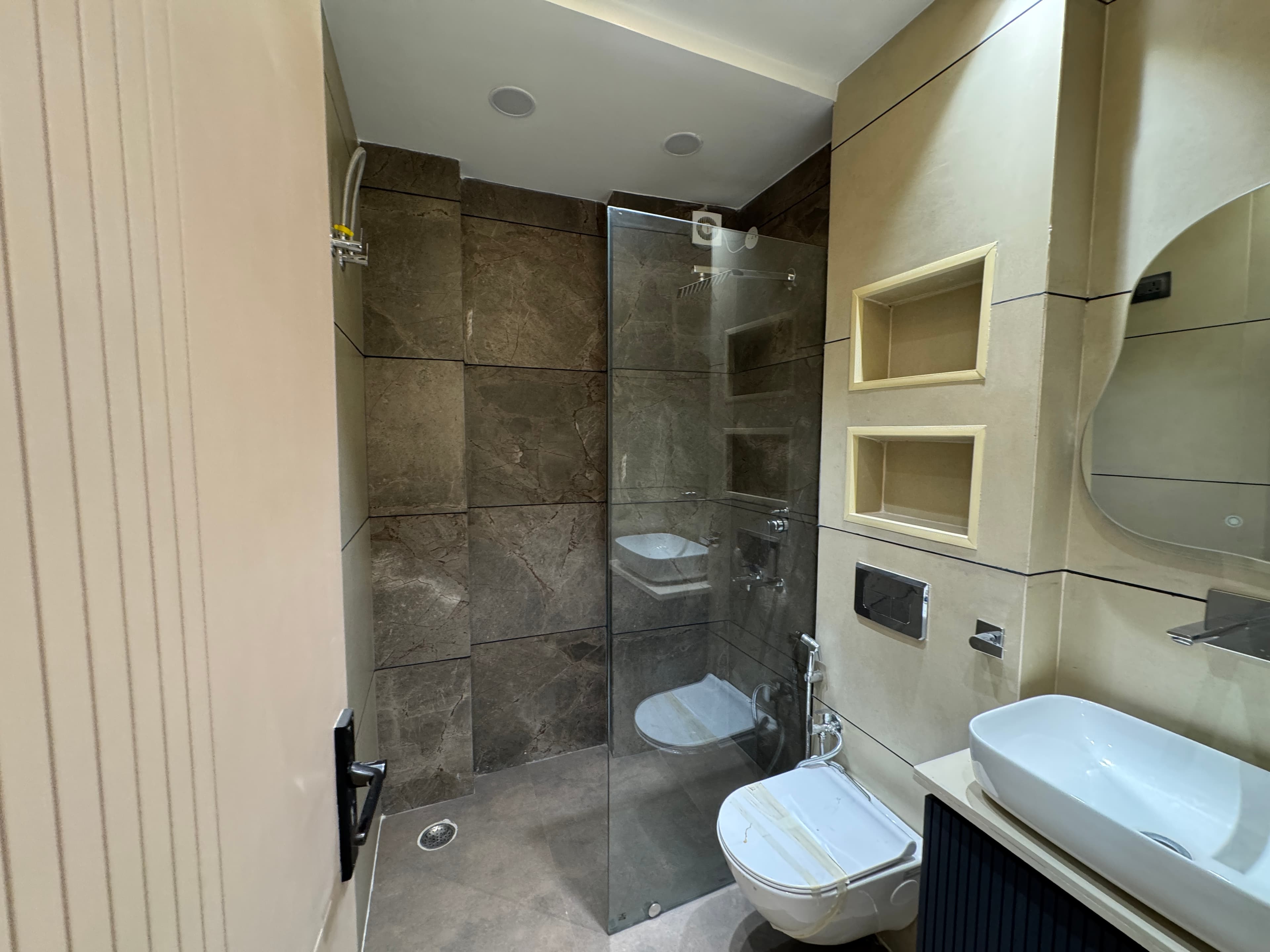 New 3BHK Flat for Sale in Dwarka Mor | Ready to Move Near Metro thumbnail 2