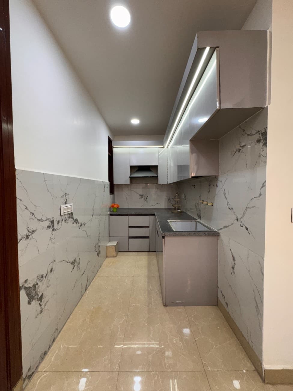3BHK 90 Gaj Flat for Sale in Dwarka Mor | Spacious Family Home thumbnail 3