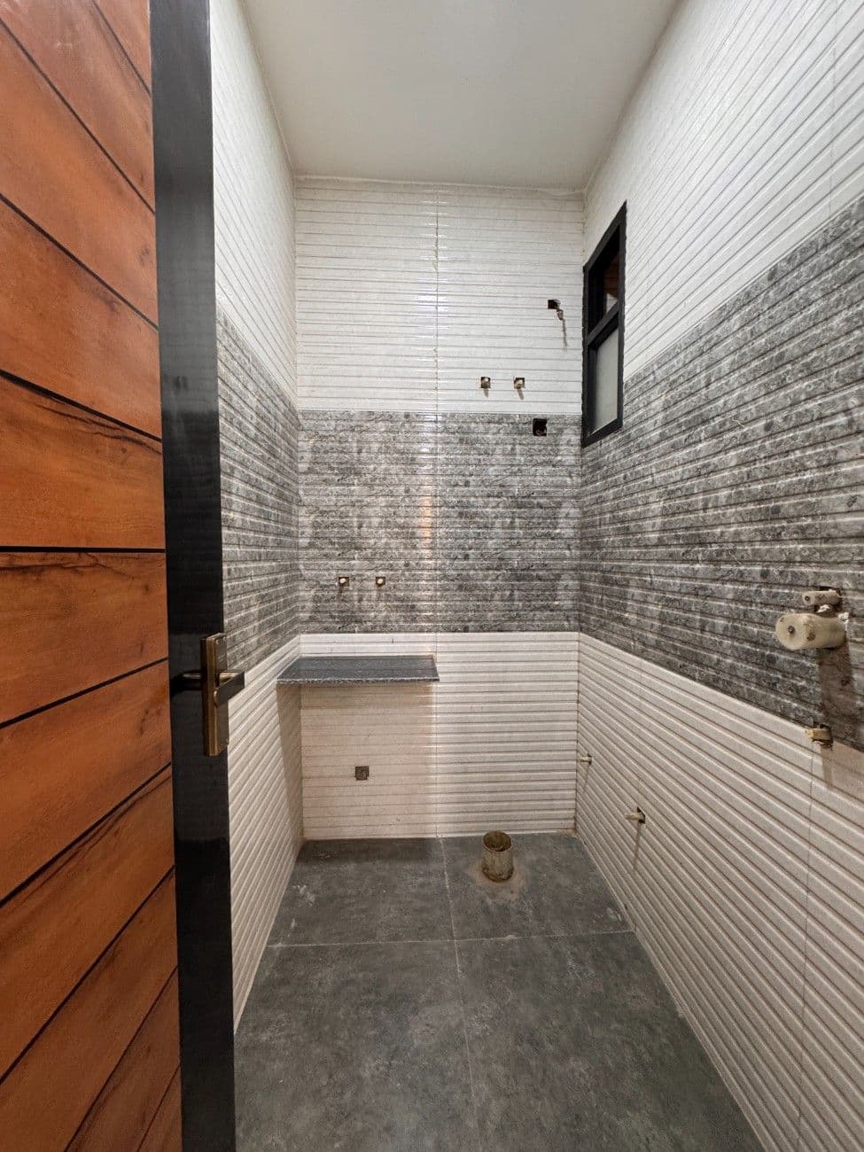 3BHK 75 Gaj Flat for Sale in Dwarka Mor | Modern & Spacious Family Home thumbnail 4