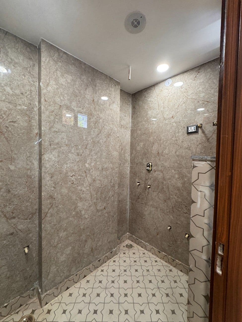 2BHK 55 Gaj Flat for Sale in Dwarka Mor | Ready to Move | Prime Location thumbnail 3