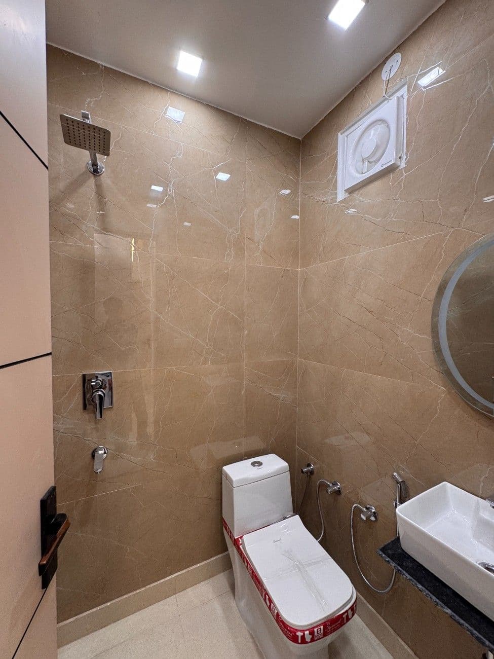 🏡 3BHK 110 Gaj Flat for Sale in Dwarka Mor | Ready to Move | Prime Location thumbnail 8