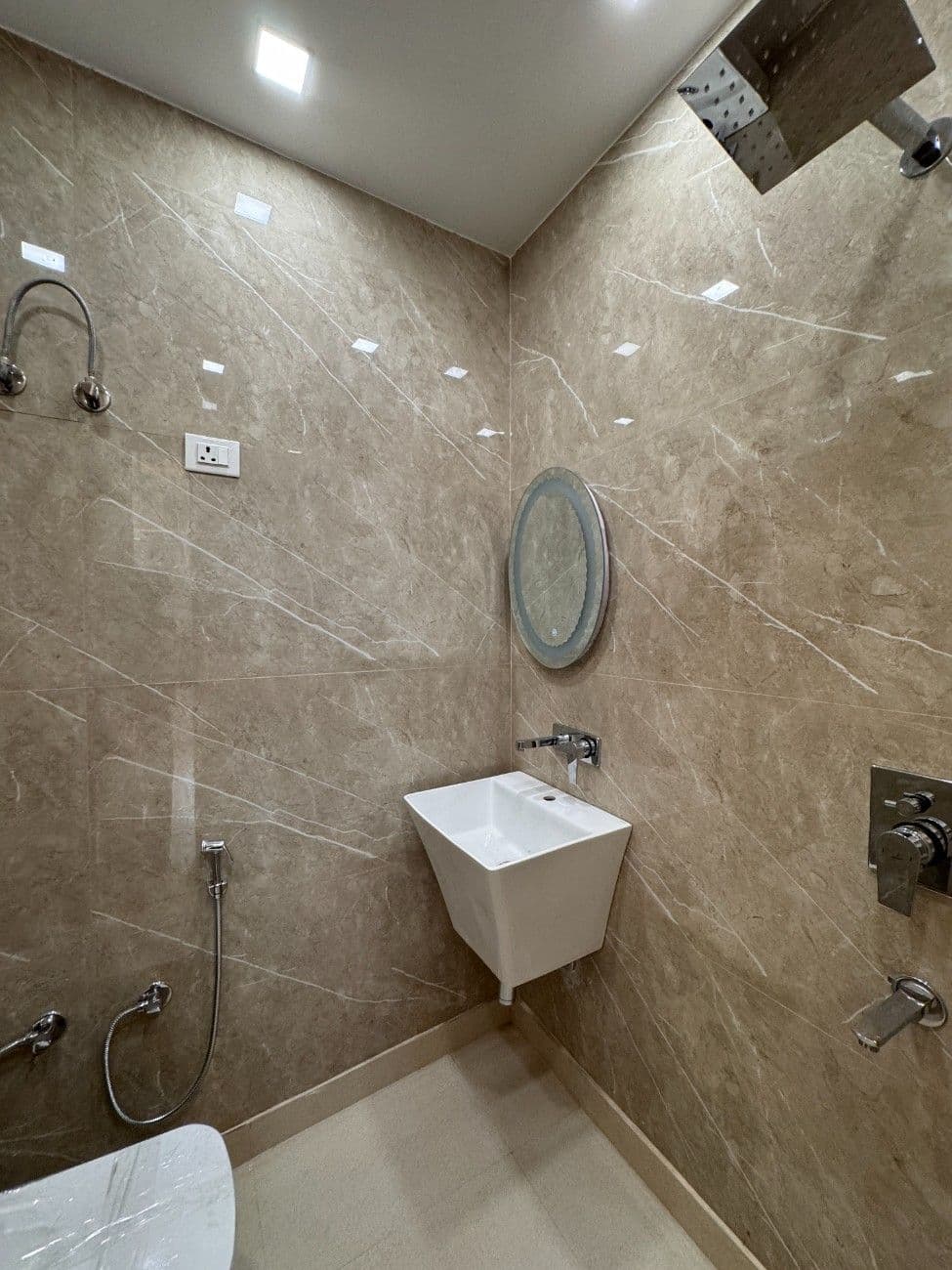🏡 3BHK 110 Gaj Flat for Sale in Dwarka Mor | Ready to Move | Prime Location thumbnail 3