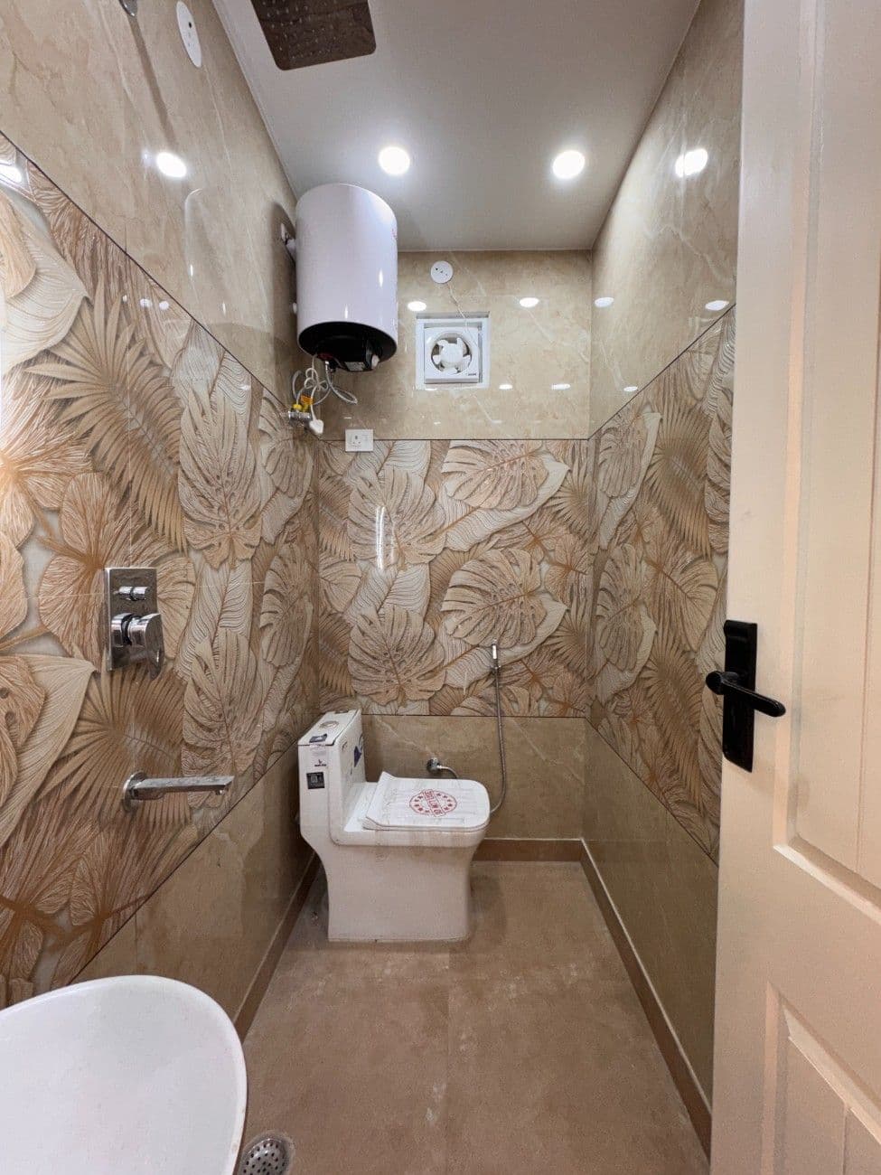 🏡 2BHK 65 Gaj Flat for Sale in Dwarka Mor thumbnail 3