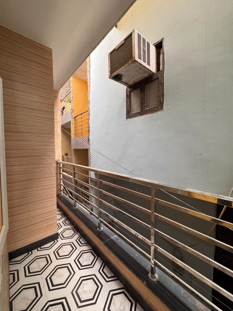 🏡 2BHK 65 Gaj Flat for Sale in Dwarka Mor thumbnail 9