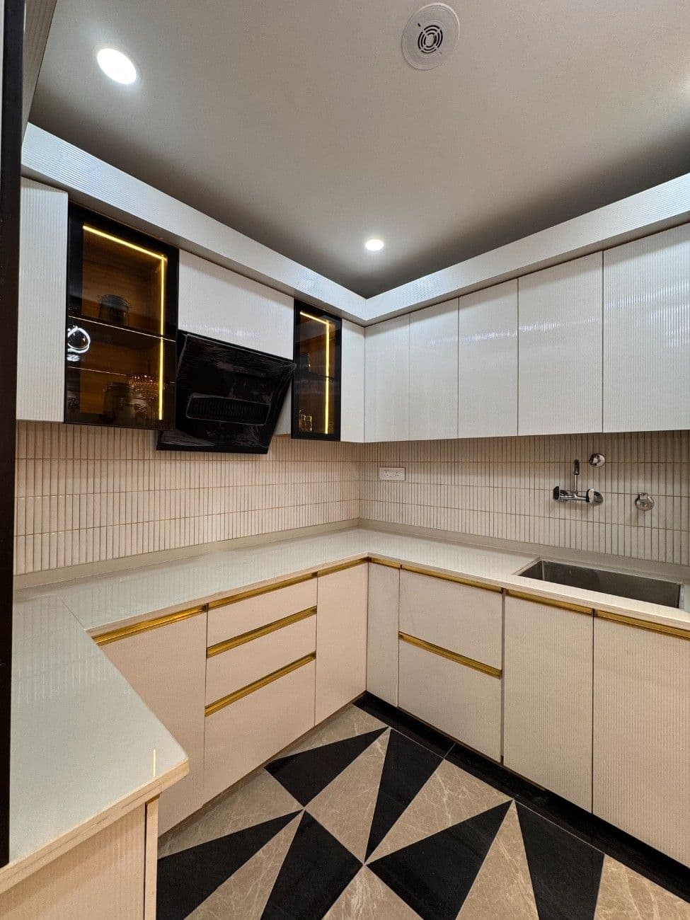 3BHK 100 Gaj Flat for Sale in Dwarka Mor | Spacious & Premium Home thumbnail 4