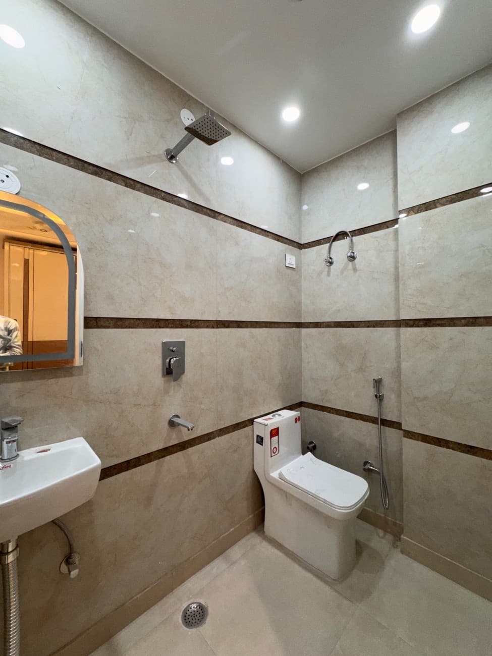 3BHK 100 Gaj Flat for Sale in Dwarka Mor | Spacious & Premium Home thumbnail 9