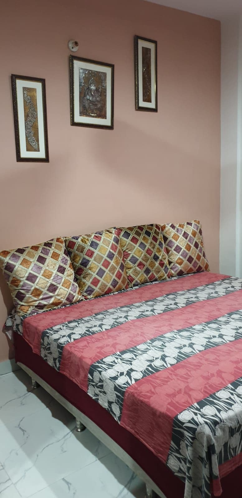 Compact residential 3bhk floor at dwarka mor thumbnail 3