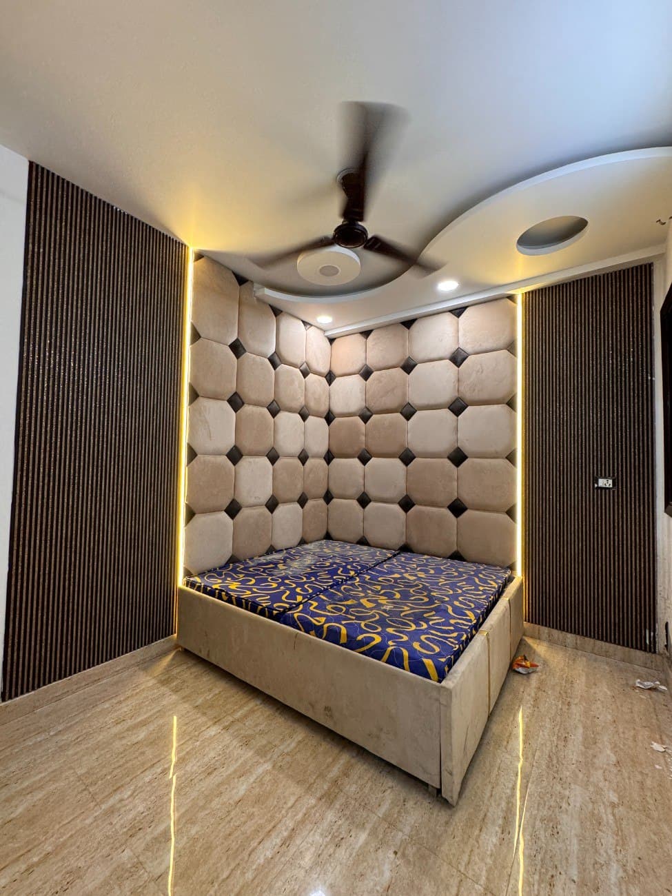 2 BHK 60 Gaj Flat for Sale in Dwarka Mor thumbnail 4