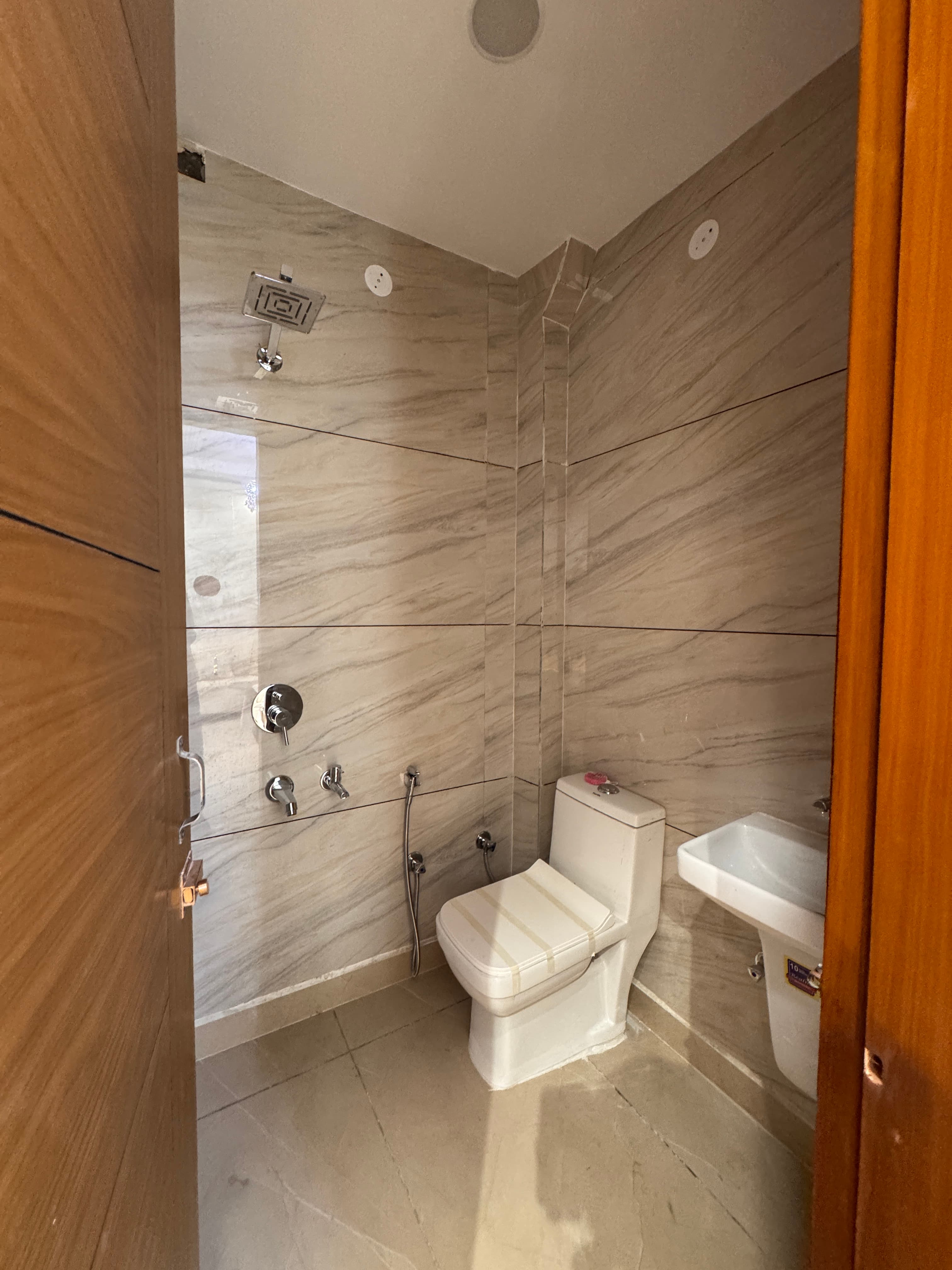 3BHK Flat for Sale in Dwarka Mor | 90 Gaj | ₹64 Lakh thumbnail 3