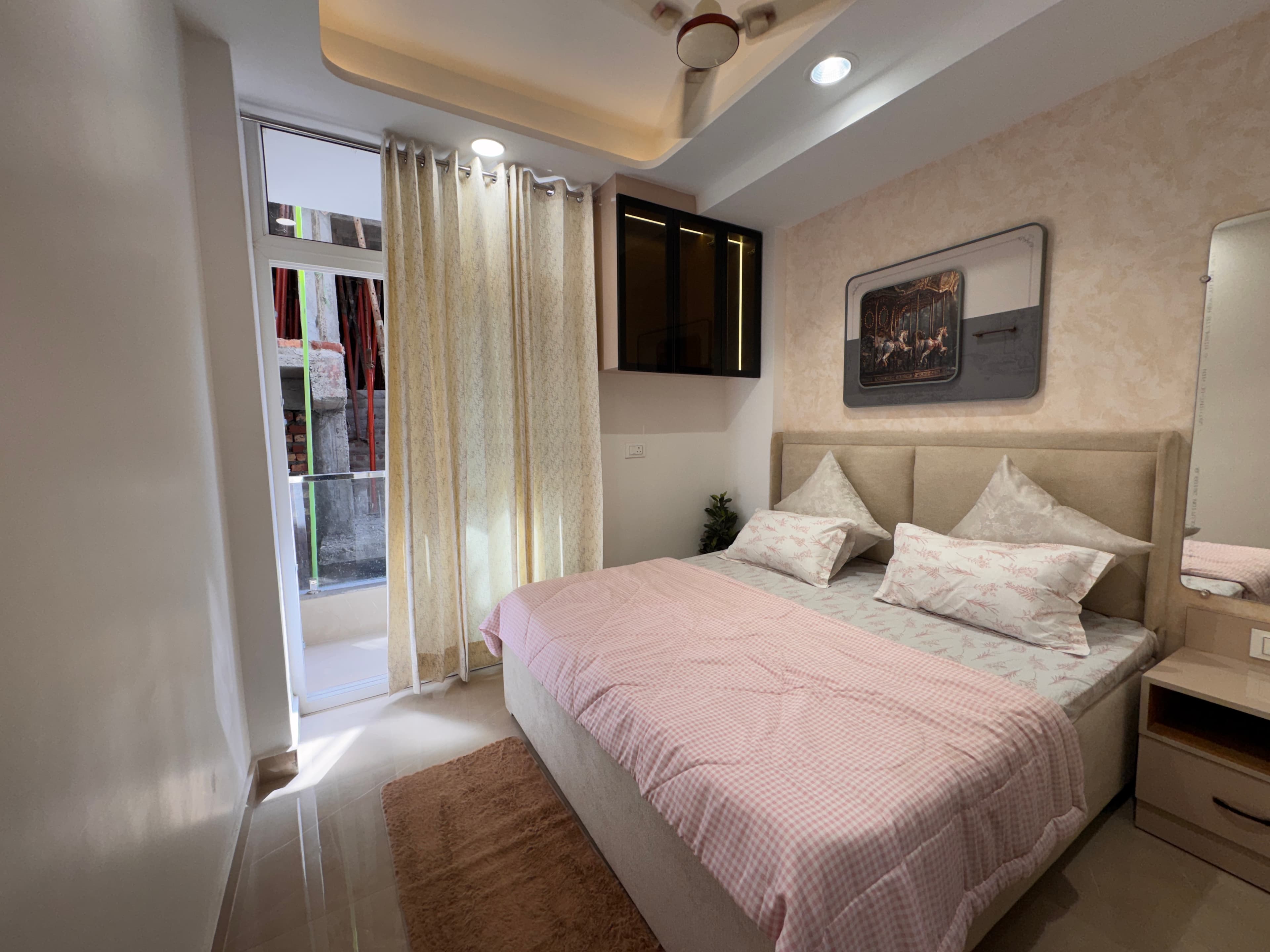 Ready to Move 2BHK Flat for Sale in Dwarka Mor Delhi thumbnail 2