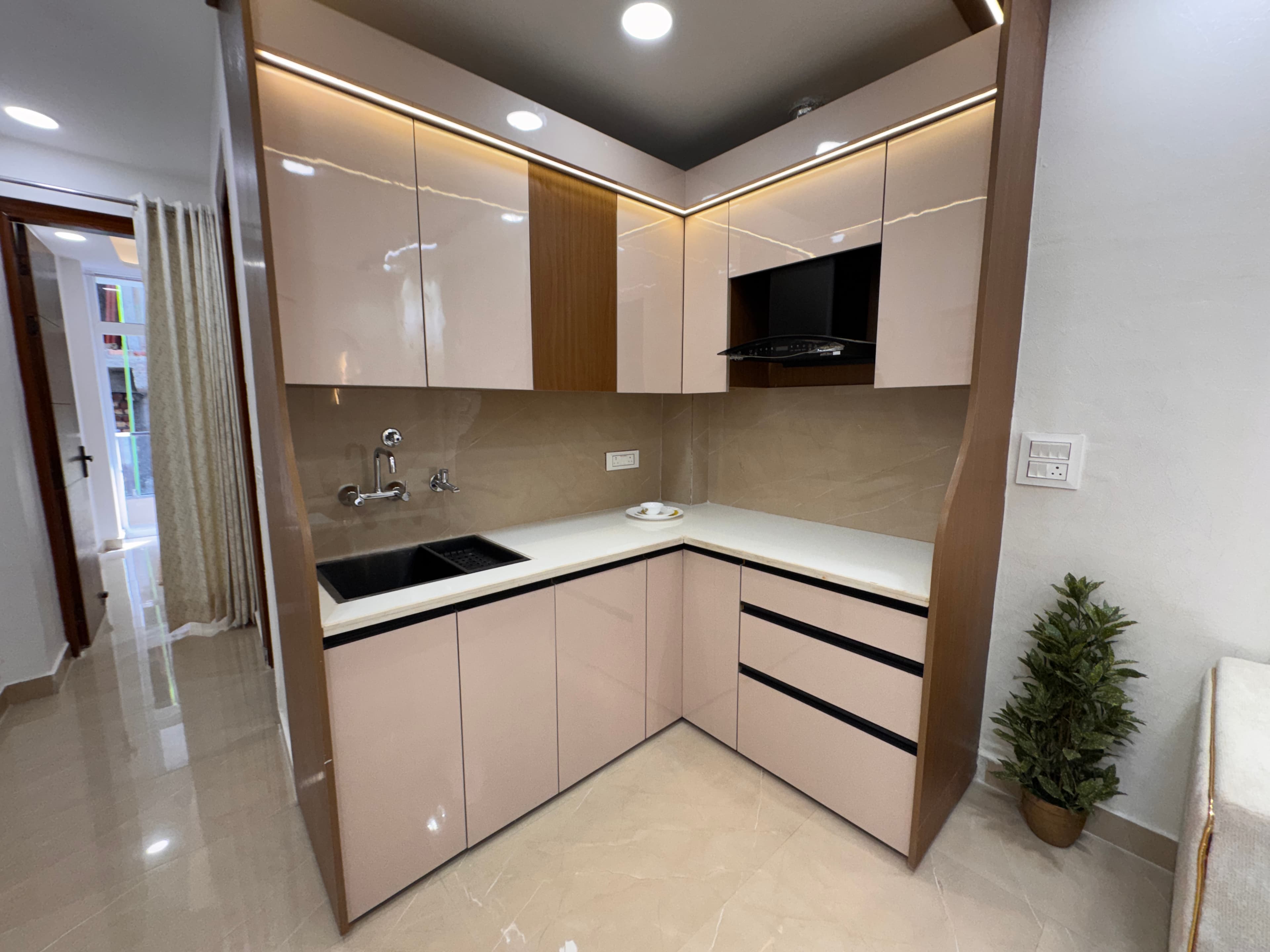Ready to Move 2BHK Flat for Sale in Dwarka Mor Delhi thumbnail 4