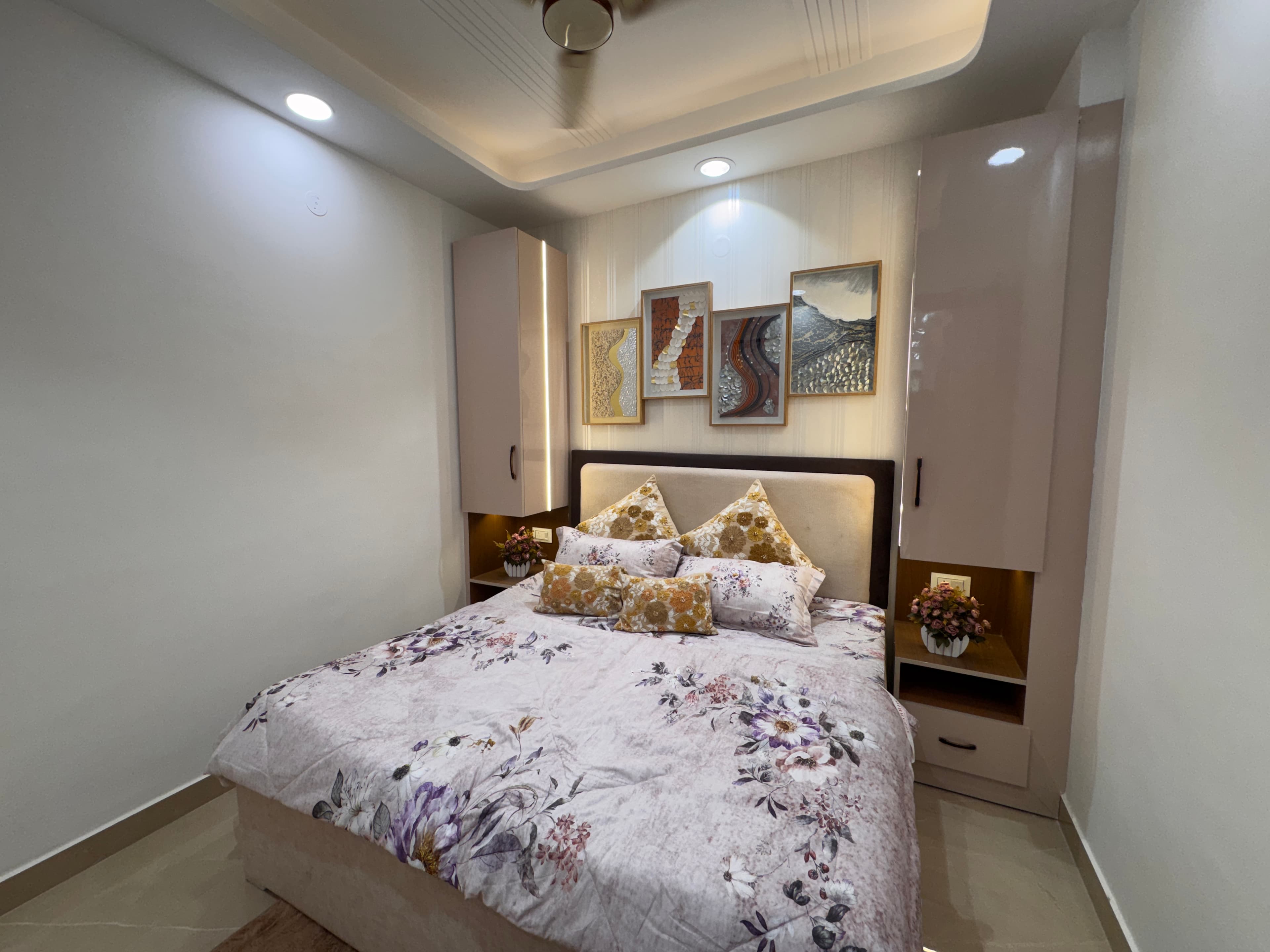 Ready to Move 2BHK Flat for Sale in Dwarka Mor Delhi thumbnail 3
