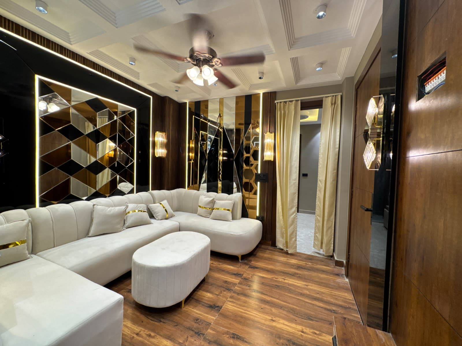 Compact 2BHK Residential Floor in Dwarka Mor spotlight image